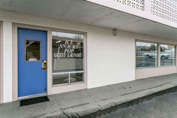 Rodeway Inn & Suites Capri (Montana)